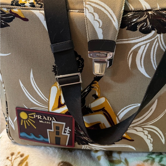 Runaway Prada Spring/Summer 2014 limited edition. It can be unisex . - Picture 3 of 15